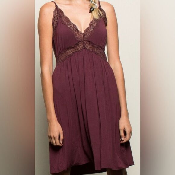 POL Lace‎ Trimmed Dress - Picture 2 of 5